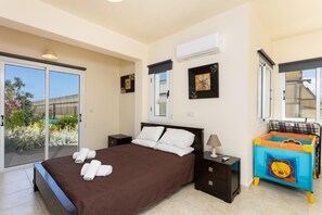 4 chambres, fer et planche à repasser, lit de bébé portatif, Wi-Fi