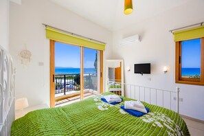 3 slaapkamers, een strijkplank/strijkijzer, reisbedje, wifi