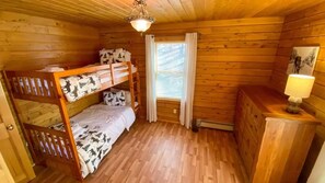 3 habitaciones, escritorio, tabla de planchar con plancha y wifi 