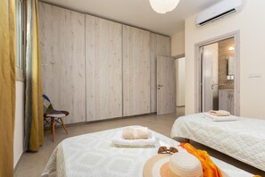 4 bedrooms, iron/ironing board, travel cot, WiFi - Villa Christel - Four Bedroom Villa, Sleeps 9 (Peristerona)