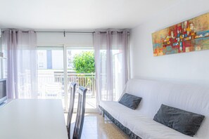 Télévision, table de tennis de table