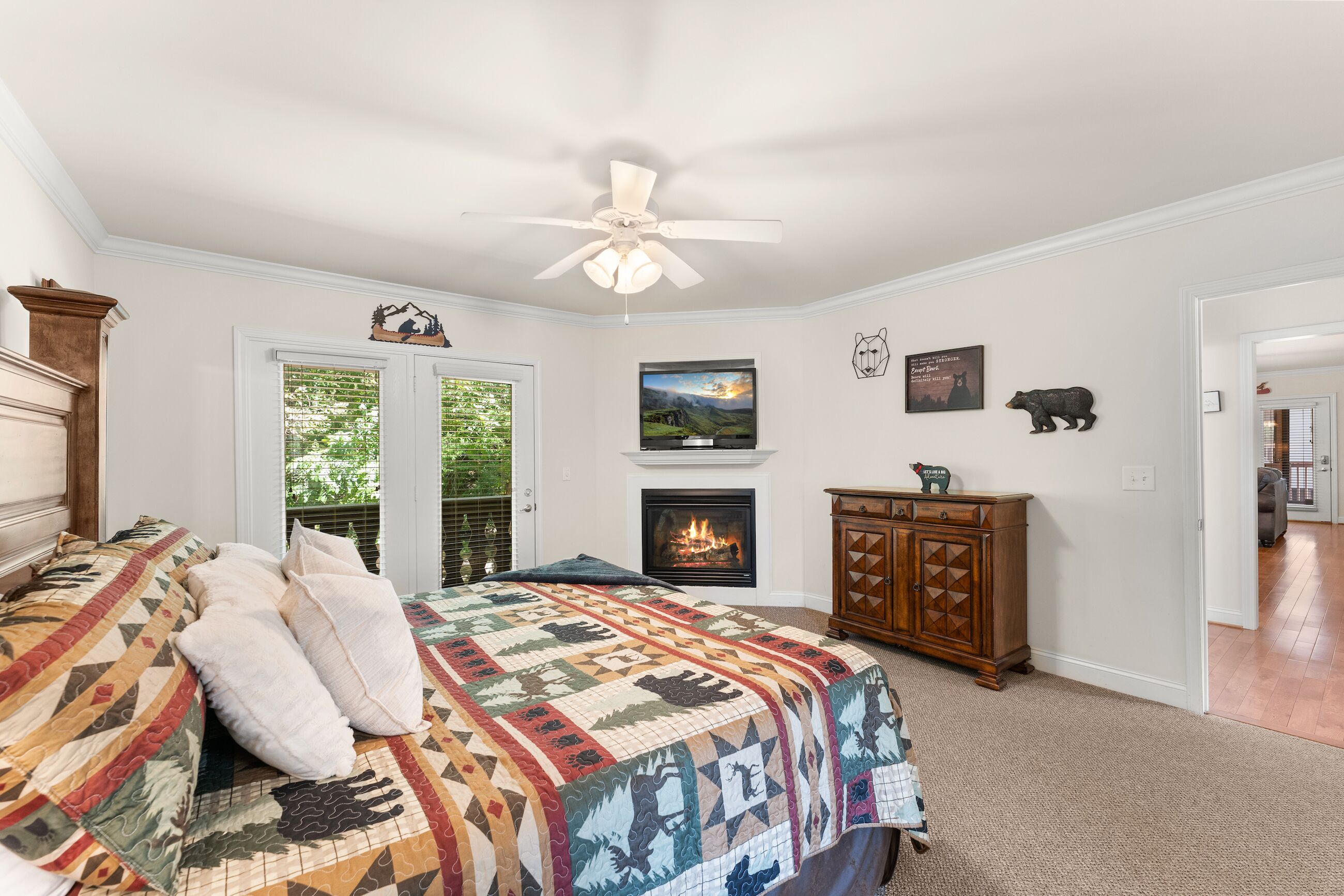 2 bedrooms, iron/ironing board, internet, bed sheets