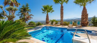 Villa Astro - Four Bedroom Villa, Sleeps 8