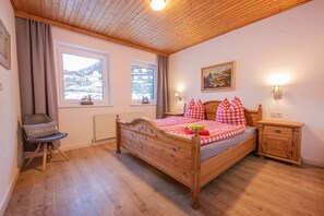 2 slaapkamers, een strijkplank/strijkijzer, wifi, beddengoed