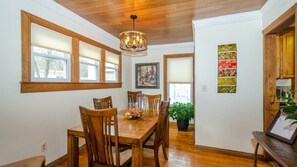 Dining - Cozy- Quaint Downtown Delight! (Ann Arbor)