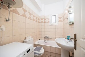 Vasca, asciugacapelli, asciugamani