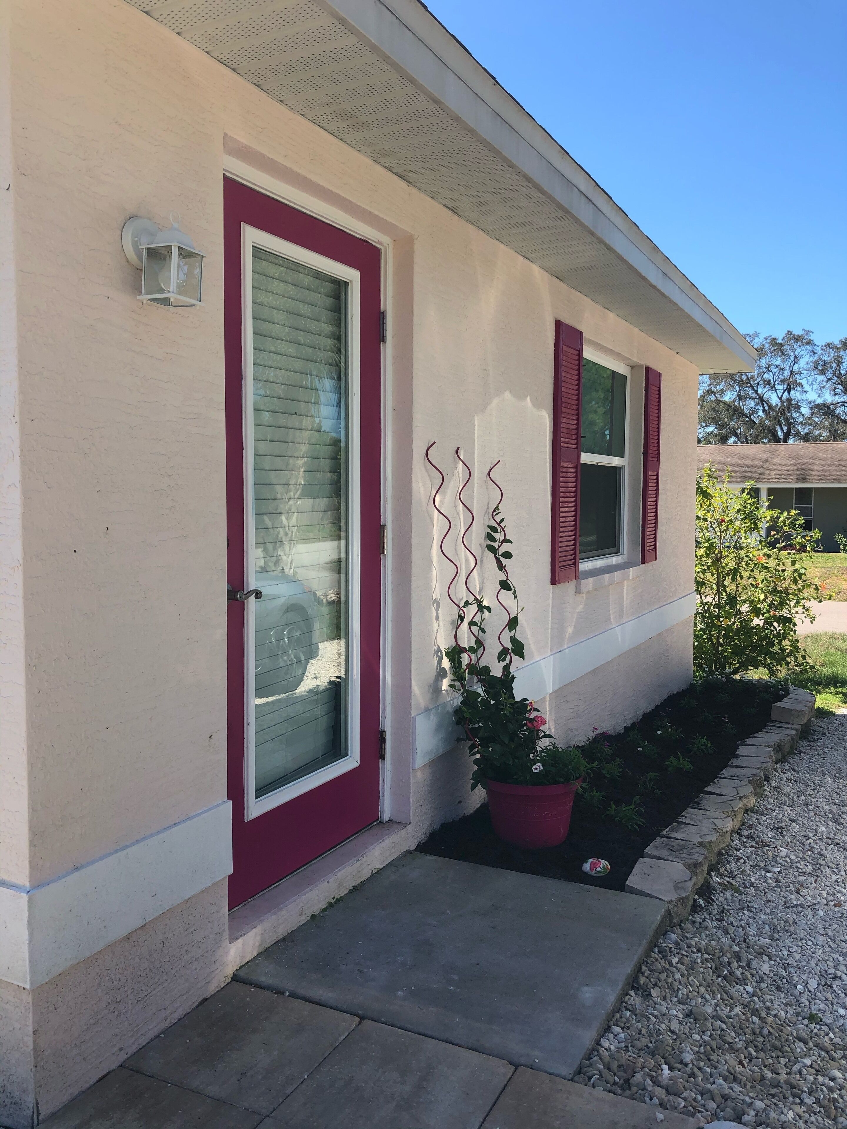 Charming Guest House Less than 1 Mile from Beach!