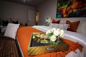 4 bedrooms, iron/ironing board, WiFi, bed sheets