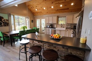 Fridge, microwave, oven, stovetop - Villa MiaNova: A Modern Hideout in the Woods. (Lake Ariel)