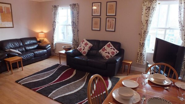 TV - Arcadia House 3b (Tenby)