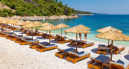 Neptune Private Pool, Walk to Beach, A/C, WiFi