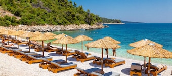 Neptune Private Pool, Walk to Beach, A/C, WiFi