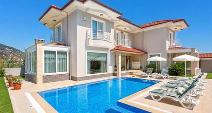 Villa Nirvana - Five Bedroom Villa, Sleeps 10
