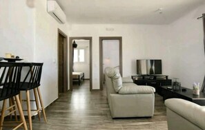 Apartment, 2 Bedrooms | Living room