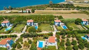 A coastal resort with multiple villas, each featuring a private pool and direct ocean views. - Sun Beach Villa Thio (Poli Crysochous)