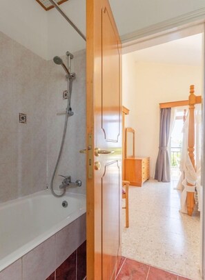 Bathtub, hair dryer, towels