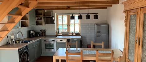 Refrigerador, horno, parrilla de estufa y lavavajillas