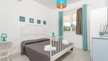 2 bedrooms, iron/ironing board, WiFi, bed sheets