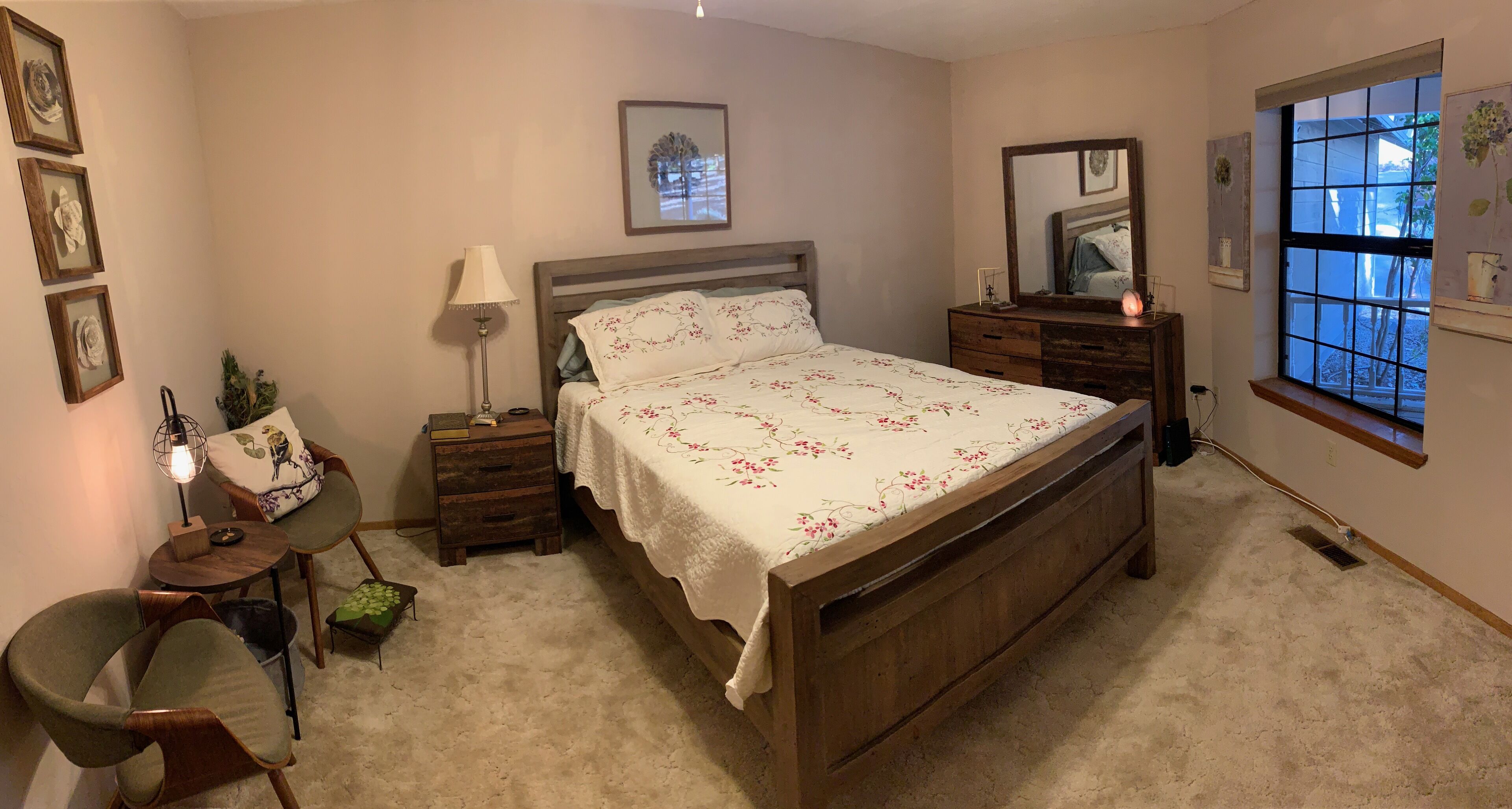 Guest bedroom with queen bed