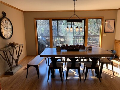 Spacious home with seasonal lake access. Pet friendly!
