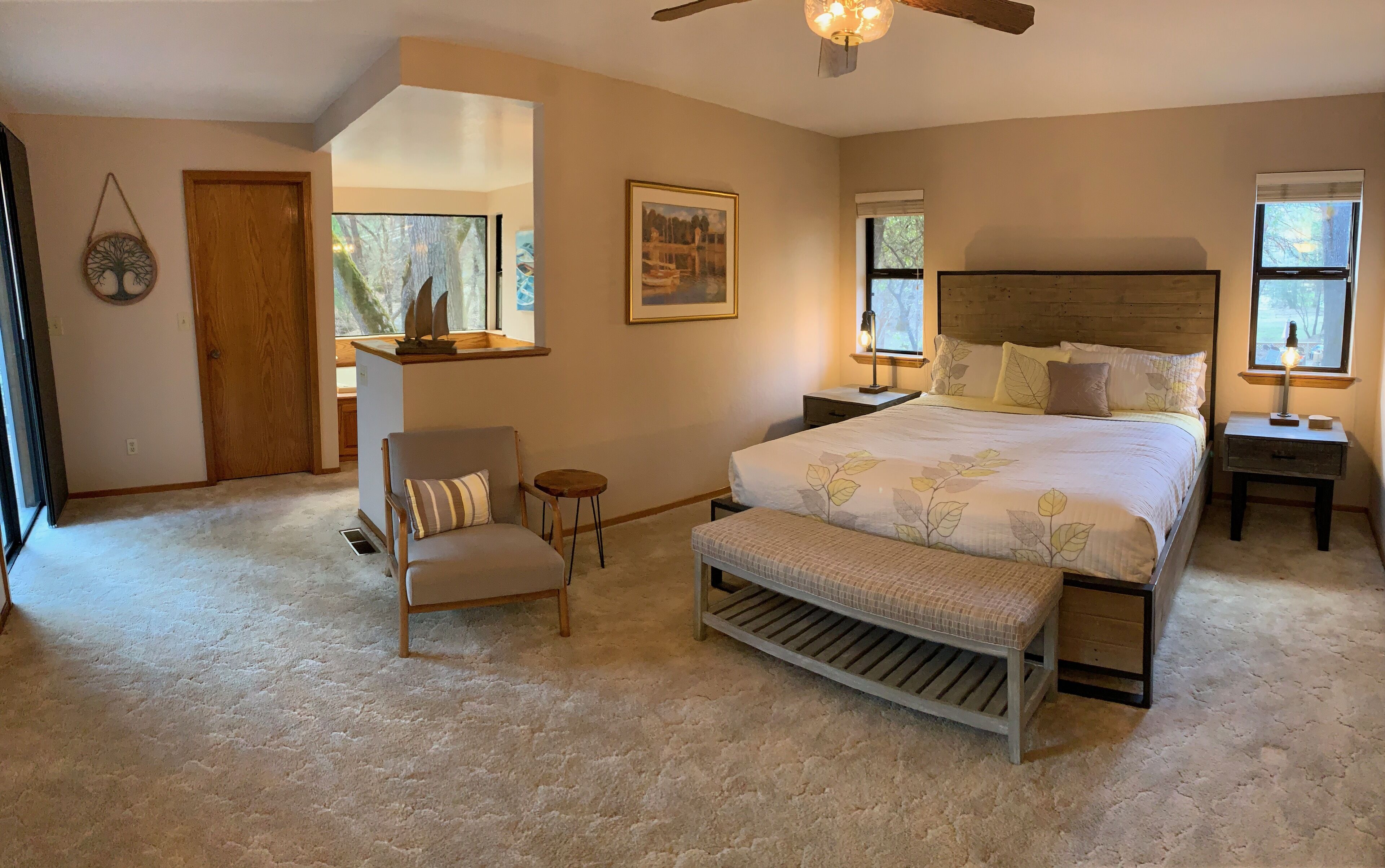 4 bedrooms, desk, travel crib, WiFi (free)