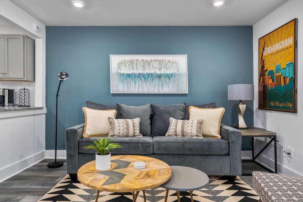 City Views - Comfy King Bed - Location!