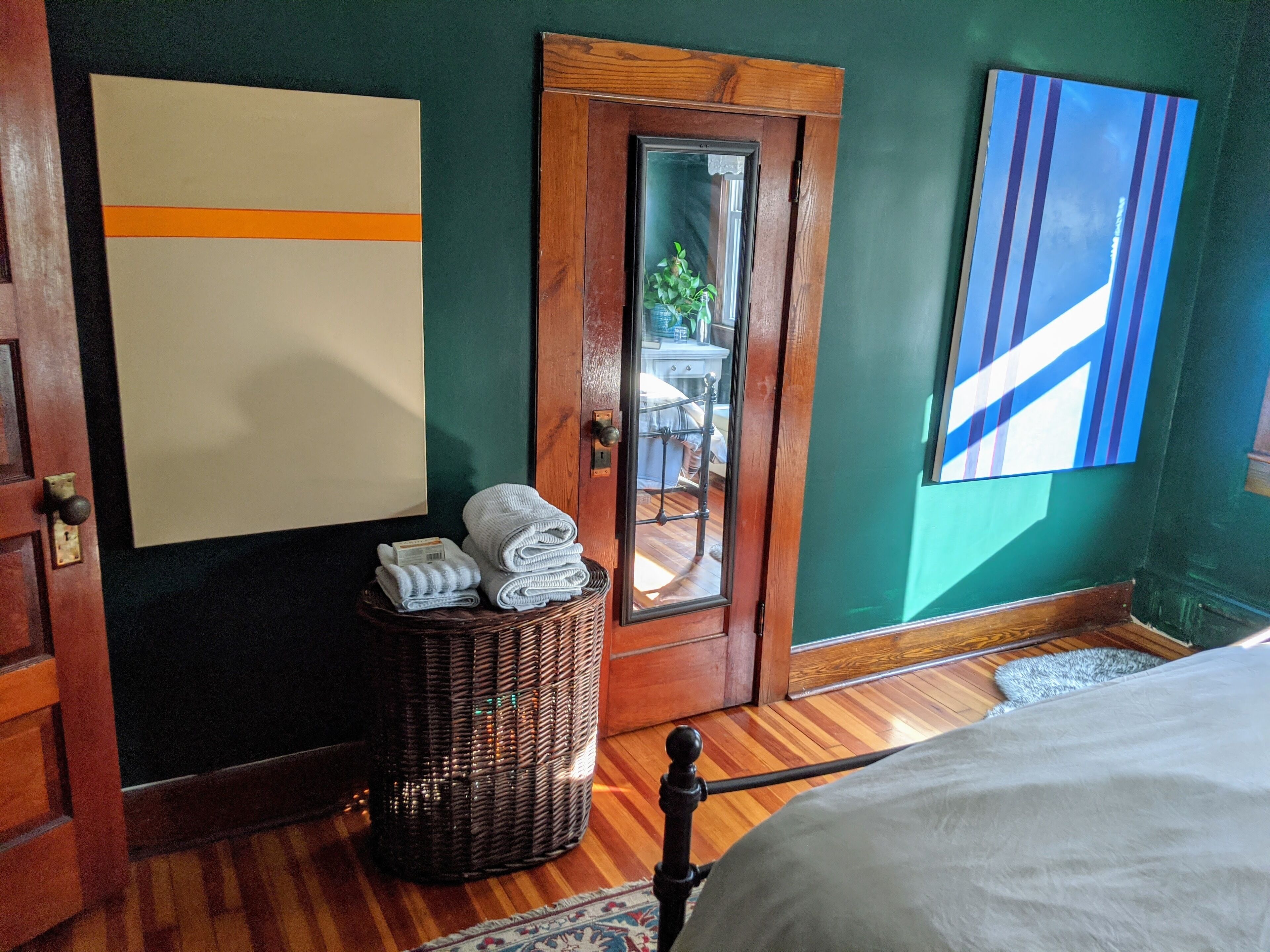 3 bedrooms, desk, iron/ironing board, free WiFi