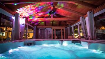 Indoor spa tub