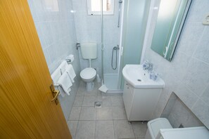 Towels, shampoo, toilet paper - Apartment with pool in Lopar - San Marino (Lopar)