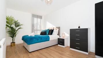 1 bedroom, desk, iron/ironing board, WiFi