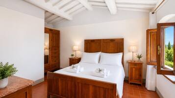 6 bedrooms, iron/ironing board, WiFi, bed sheets
