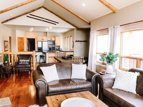 Entire Cabin! Grand Mesa/Powderhorn Mountain Home - a true oasis 