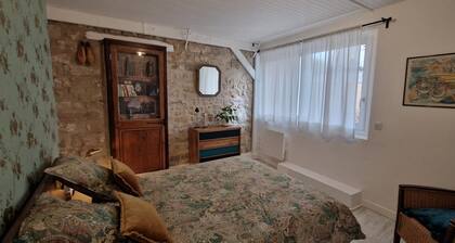 Aliénor-Apartment-Family-Terrace-Ensuite with Bath