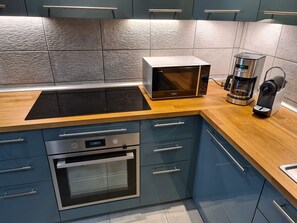 Réfrigérateur, micro-ondes, four, lave-vaisselle