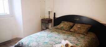 Aliénor-Apartment-Family-Terrace-Ensuite with Bath