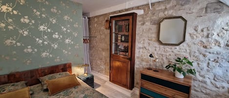 2 bedrooms, iron/ironing board, travel cot, WiFi