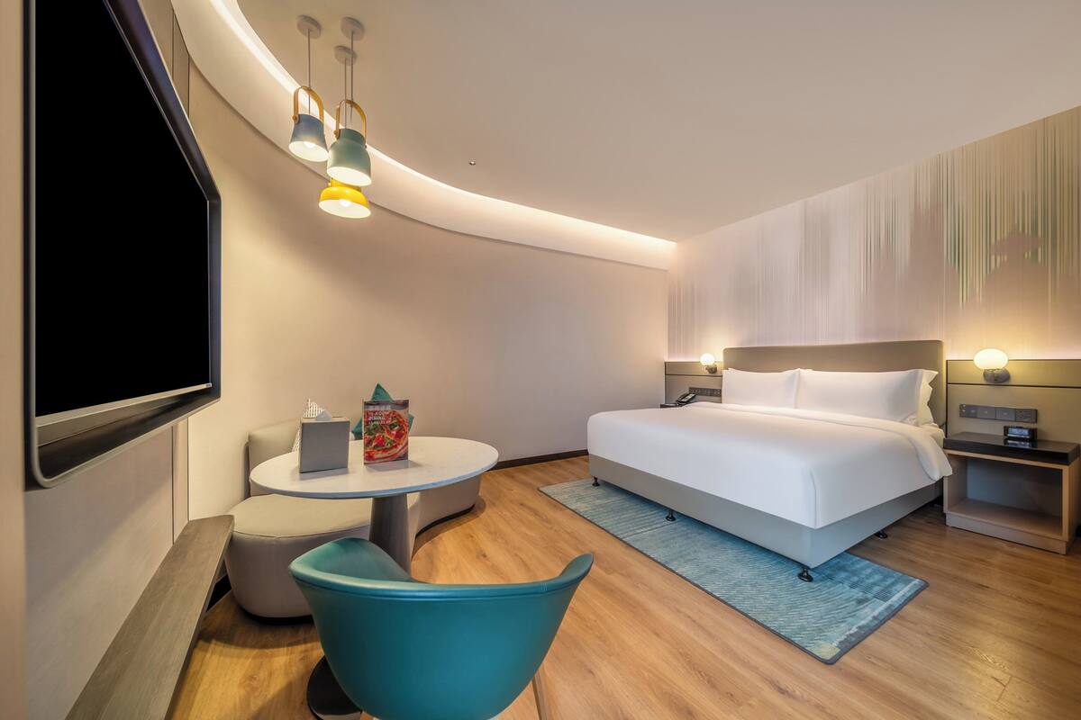 Premium bedding, down comforters, minibar, in-room safe
