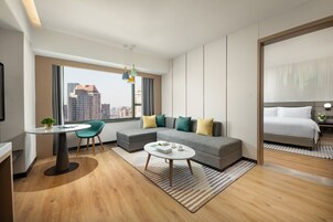 套房, 1 间卧室 (Living Area) | 高档床上用品、羽绒被、迷你吧、客房内保险箱