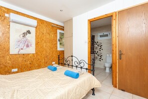 1 bedroom, iron/ironing board, WiFi, bed sheets