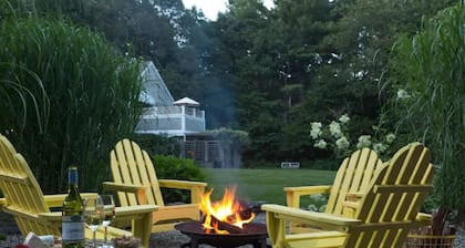 Plan Your Escape to the Cottage! Minutes to Mystic, Connecticut. This pet-friendly retreat has a private fenced-in rear garden patio. Your stay includes organic breakfast, firepit, hammock, and onsite hiking trails. Up to 2 well-behaved pets welcome!