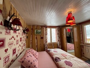 5 bedrooms, iron/ironing board, travel crib, WiFi