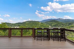 Property grounds - Absolute Heaven - City & Mountain Views + Hot Tub + Pool Table + Fireplace (Gatlinburg)