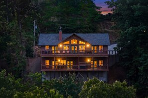 Exterior - Absolute Heaven - City & Mountain Views + Hot Tub + Pool Table + Fireplace (Gatlinburg)