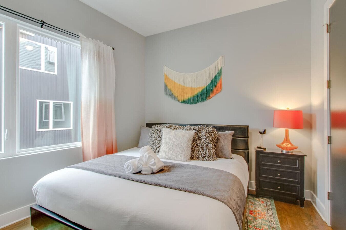 4 bedrooms, desk, iron/ironing board, travel crib