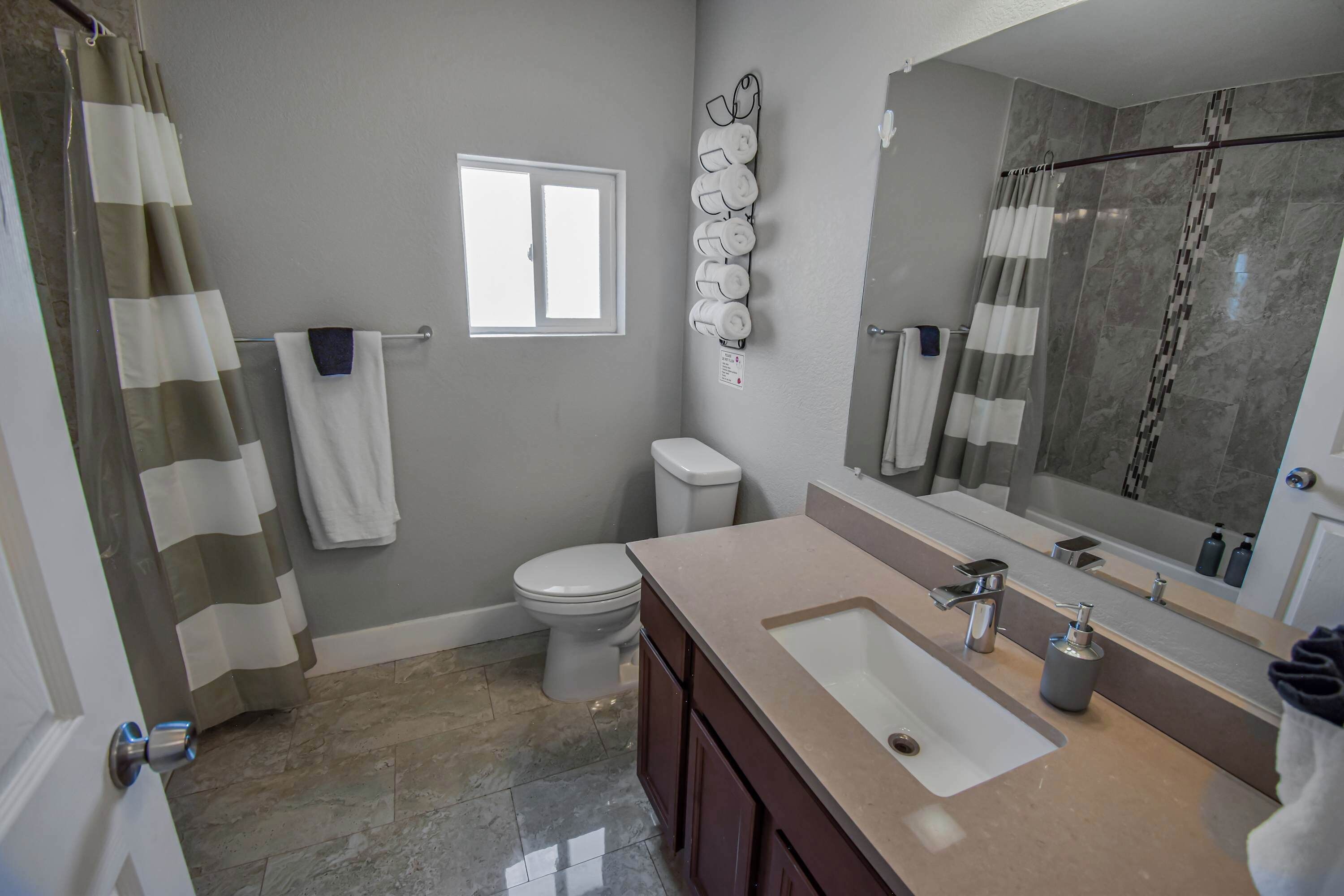 Kylpyamme, hiustenkuivaaja, pyyhkeet