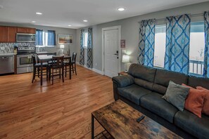 TV, offices - Cozy and Budget Friendly Single Bedroom in Denver (Denver)