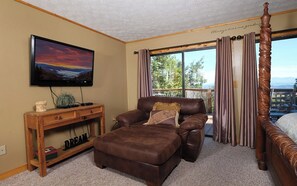 TV, peis, DVD-spiller og fotballspill