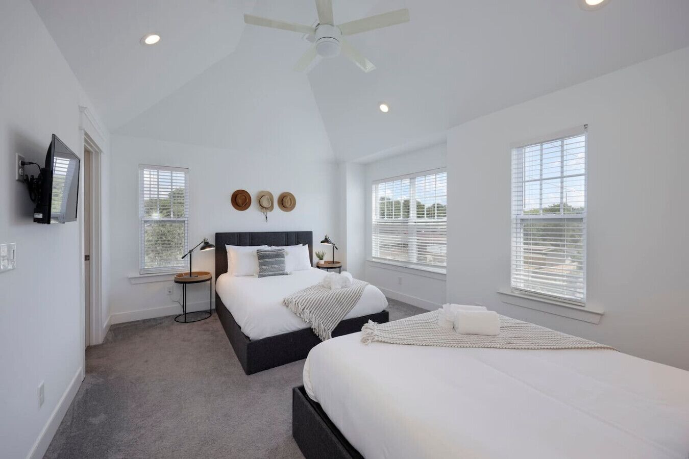 4 多间卧室、办公桌、熨斗/熨衣板、WiFi