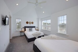 4 bedrooms, desk, iron/ironing board, WiFi