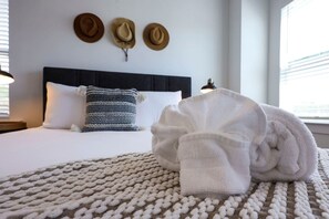 4 habitaciones, escritorio, tabla de planchar con plancha y wifi